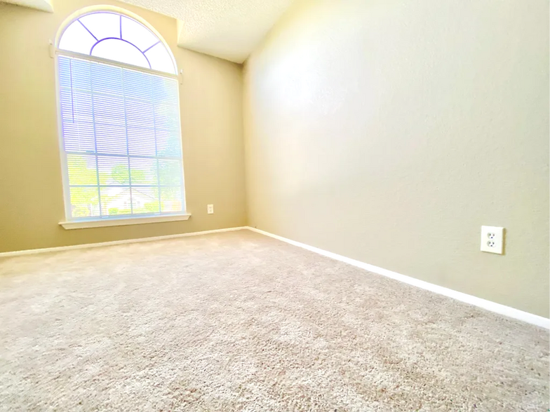 Building Photo - 1703 Sylvia Ln