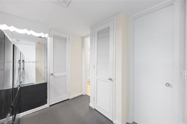 Building Photo - 5055 Collins Ave