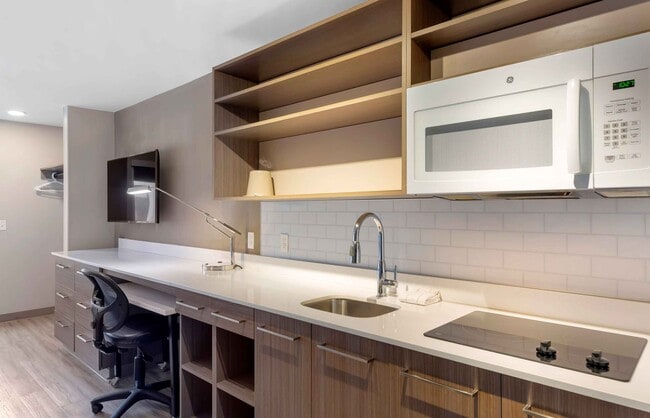 Building Photo - Furnished Studio-Providence - East Providence