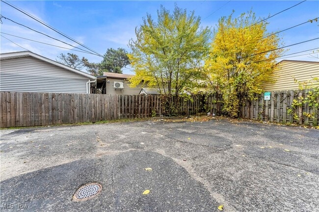 Building Photo - 4657 Warner Rd