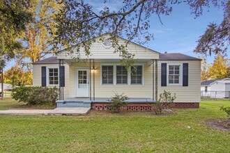 Building Photo - 2 Bedroom, 1 Bath home in Center of Richmond Hill - Richmond Hill close to Ft. Stewart and HAAF