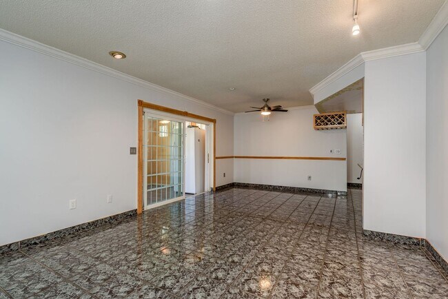 Building Photo - 4/2 Tampa Home