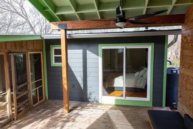 Building Photo - 6115 Felix Ave