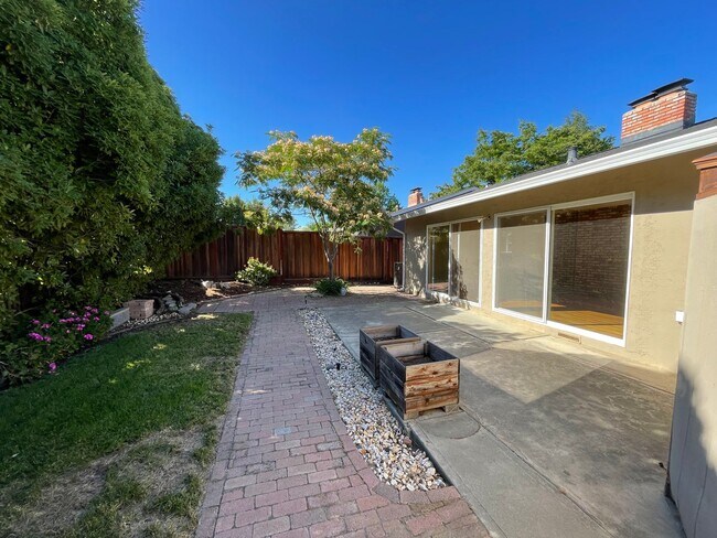 Building Photo - 1428 Roselli Dr