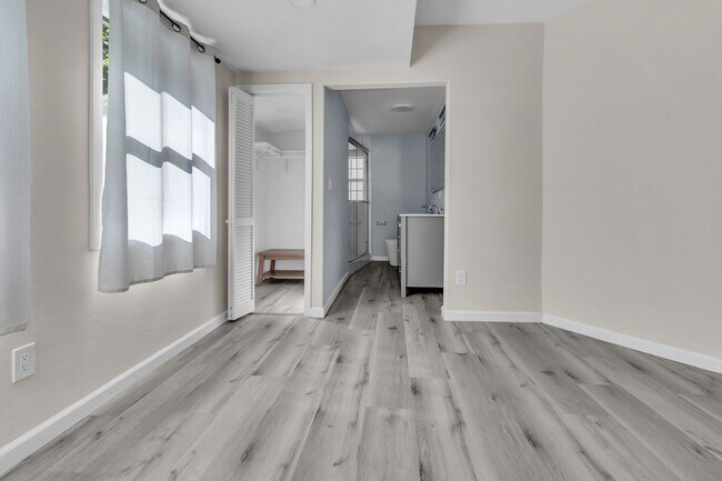 Building Photo - 4510 Tourmaline St