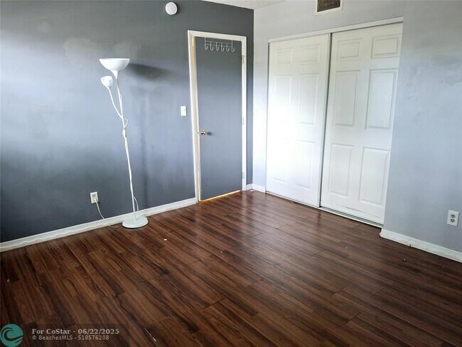 Building Photo - 4277 NW 89th Ave