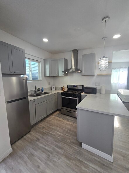 Building Photo - 1943 Claudina Ave