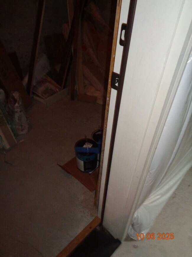 Building Photo - Exclusive community