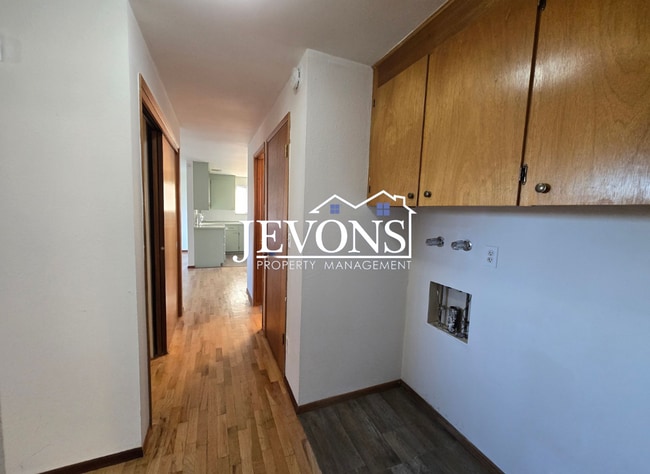 Building Photo - $250 Off First Month's Rent! Easy access to Nob Hill Blvd, 16th Ave, and Summitview Ave for commu...