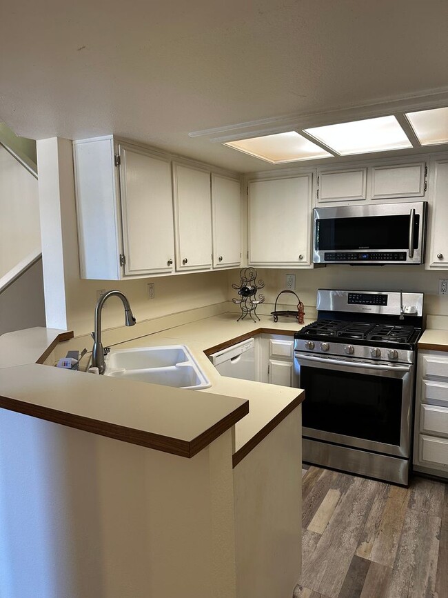 Building Photo - 12572 Fieldstone Ln