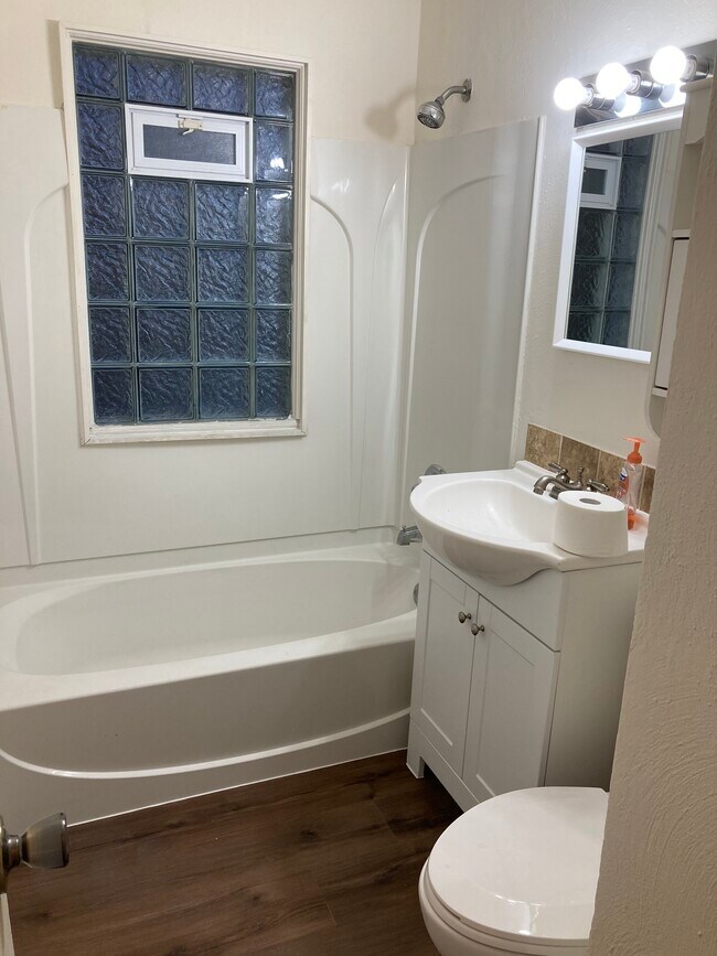 Building Photo - 585 Brittain Rd