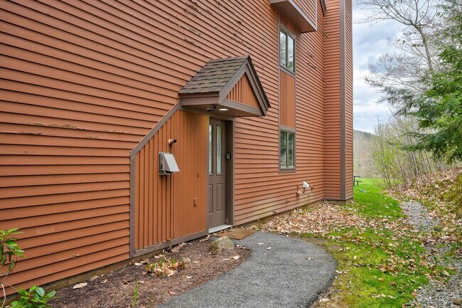 Building Photo - F37 Nordic Village Ln