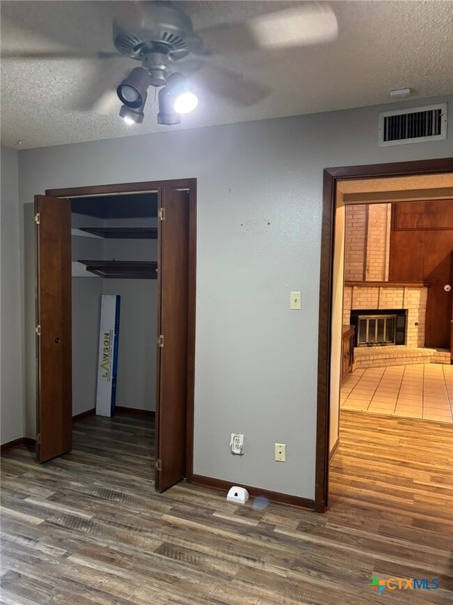 Building Photo - 202 Sherwood Dr