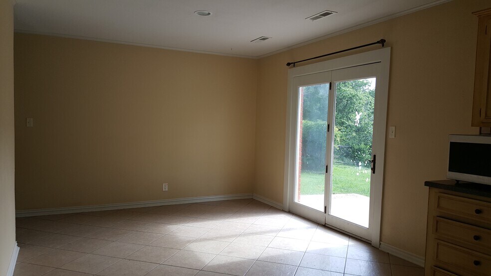 Building Photo - 933 Macklyn Ln