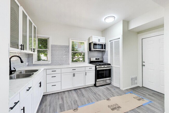 Building Photo - 43 N Menard Ave