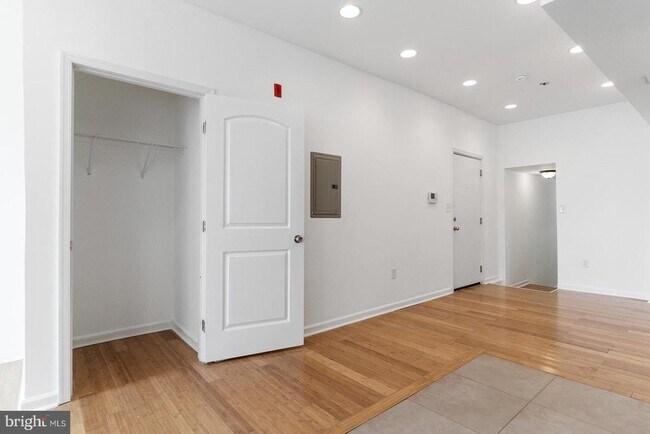 Building Photo - 227 E Girard Ave