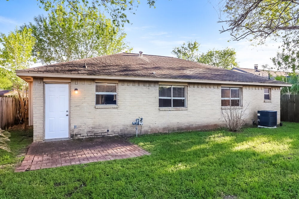 Building Photo - 18714 Andalusian Dr