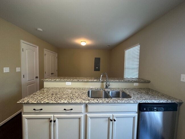 Building Photo - Tavern Grove Townhome in Campbell County-N...