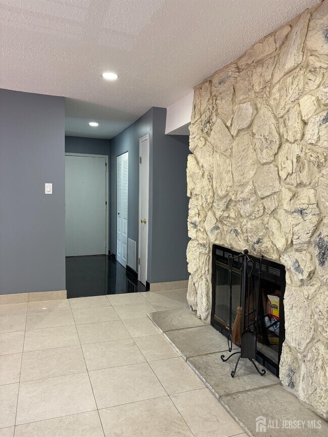 Building Photo - 1209 Edison Glen Terrace