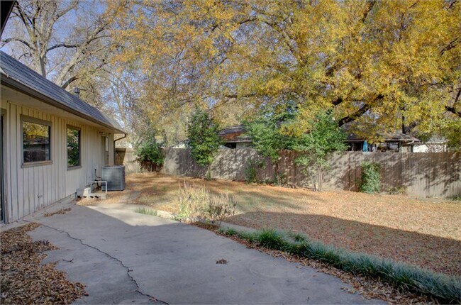 Building Photo - Beautiful Ranch-Style Rental in Marion Gar...