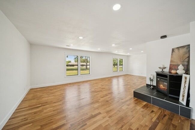 Building Photo - REIMAGINED/LIKE NEW...