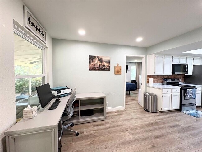 Building Photo - 1404 Cedar Park Dr
