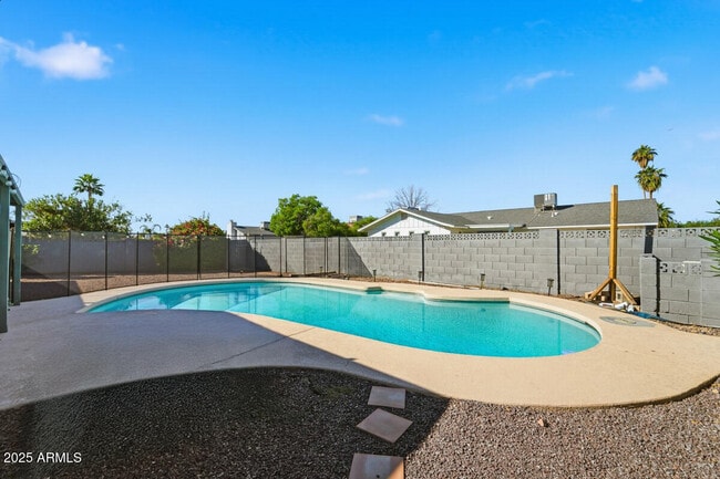 Building Photo - 1644 E Broadmor Dr