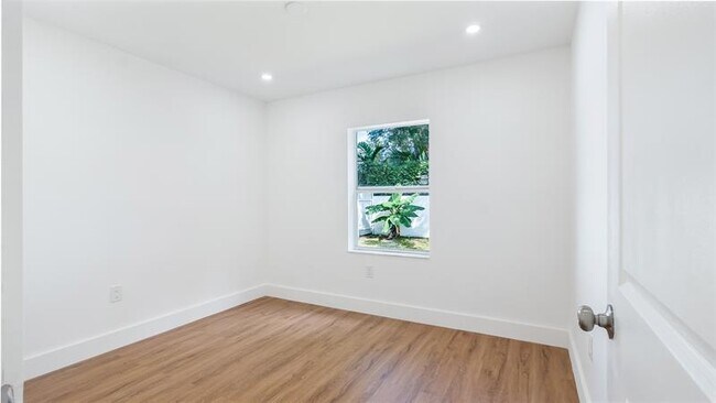 Building Photo - 1811 SW 124th Way