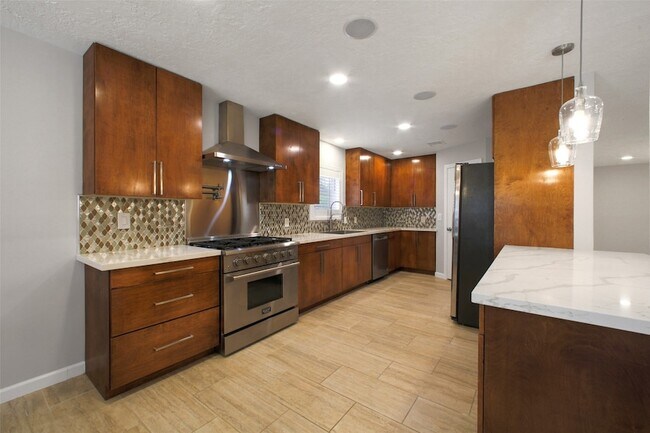 Building Photo - 15815 Baytree Dr