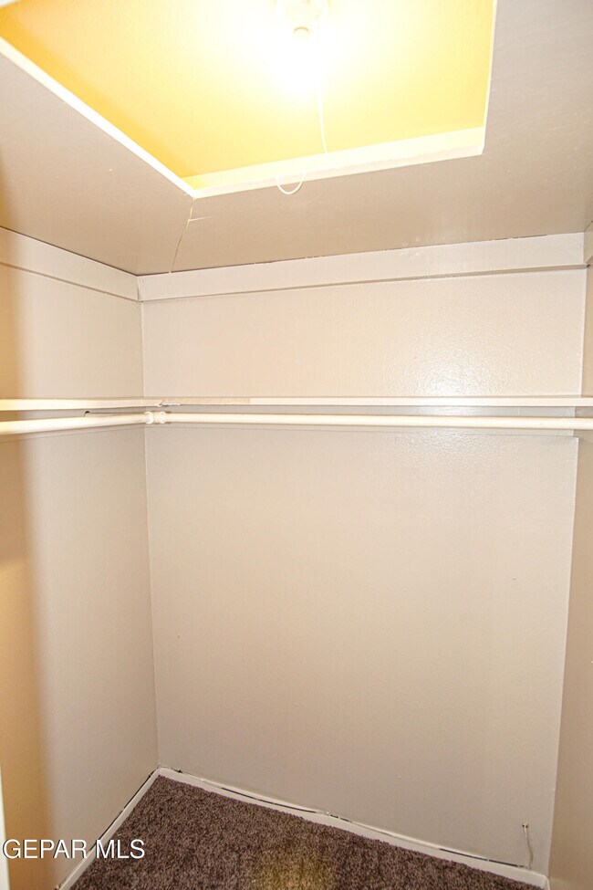 Building Photo - 3530 Hamilton Ave