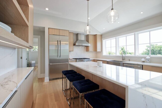 Building Photo - 12 S Elroy Dr