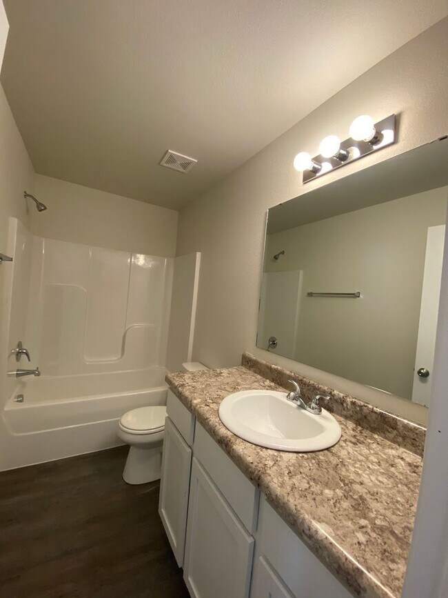 Building Photo - Pre-Leasing Now – Modern 3 Bedroom | 2 Bath Duplex in Lawlis Ranch