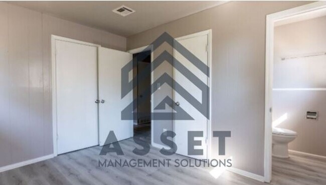 Building Photo - 4 Bedroom Available for Lease & Rent to Own!