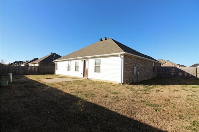 Building Photo - 601 Lasso Ln