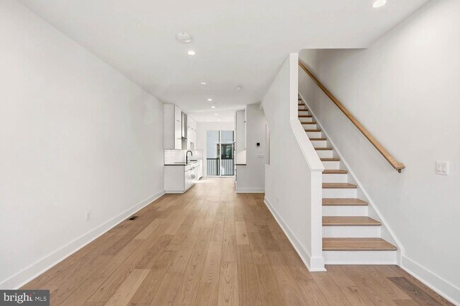 Building Photo - 2607 1st St NW