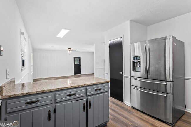 Building Photo - 2923 Bicentennial Dr SW