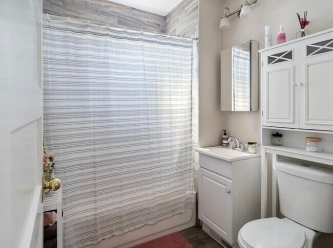 Building Photo - 44 Greenleaf Ave