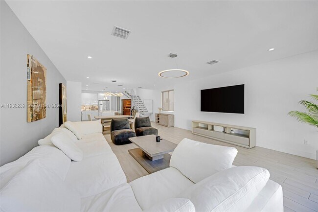 Building Photo - 817 NE 17th Way