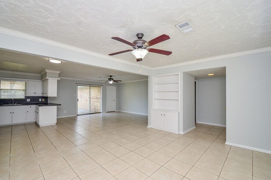 Primary Photo - 8311 Springtime Ln