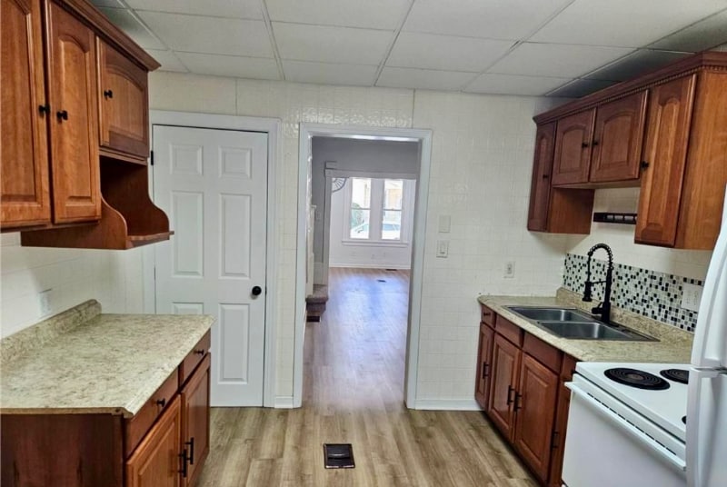 Building Photo - 144 S Nicholas St