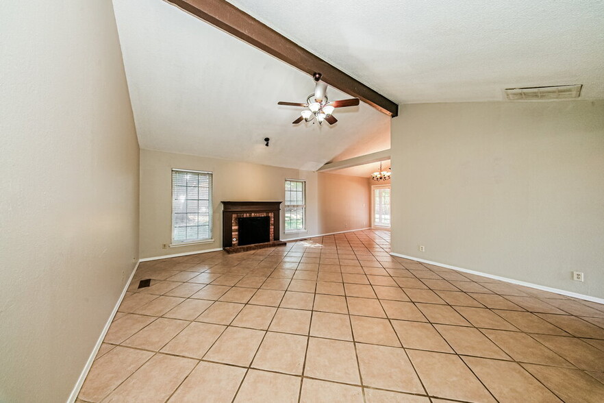 Building Photo - 8117 Turtle Dove Dr