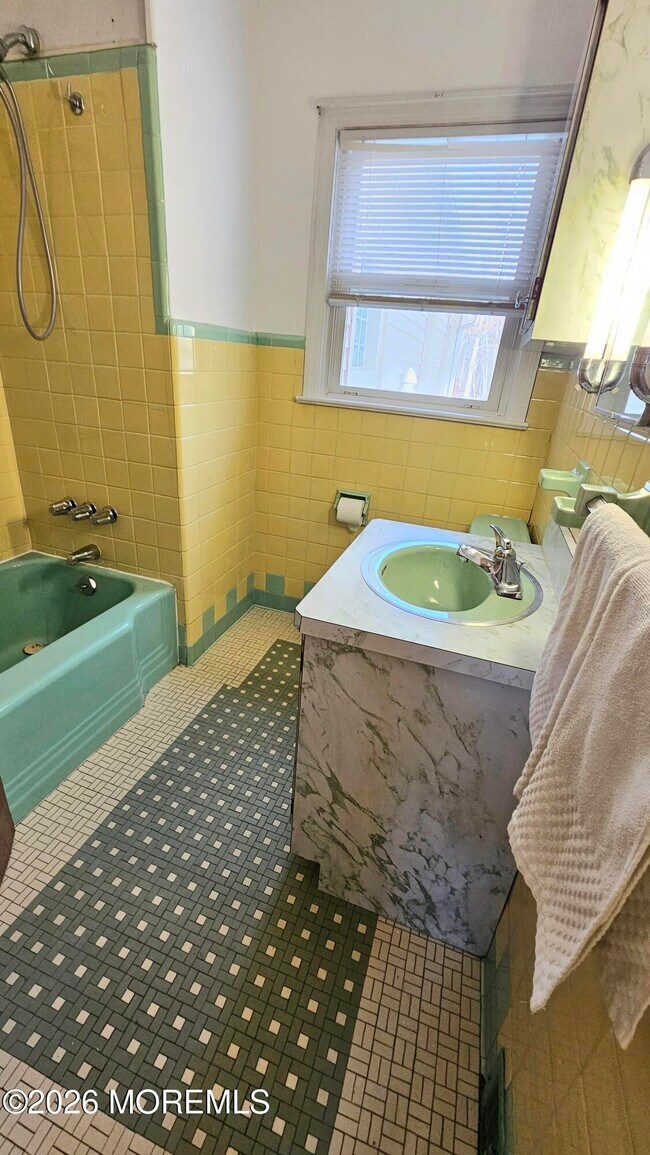 Building Photo - 12 Anderson Dr