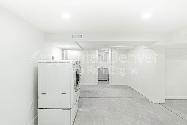 Building Photo - 421 N Stuart St
