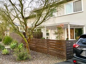 Building Photo - 212 E 8th St