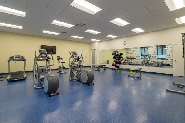 Building Photo - 875 Elm St