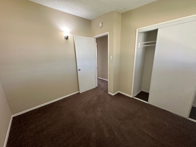 Building Photo - Spacious 3-Bedroom Unit with Detached Gara...