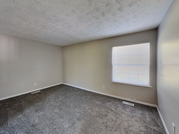 Building Photo - 83 N Wagon Rd