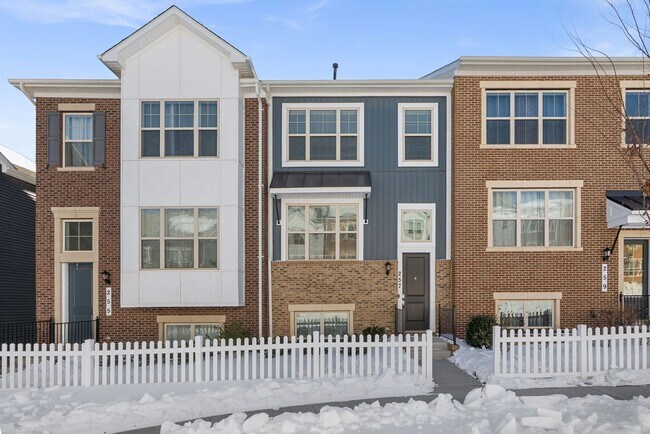 Building Photo - 3 Bed 2.5 Bath - Clarksburg Townhouse - Attached 2 Car Garage