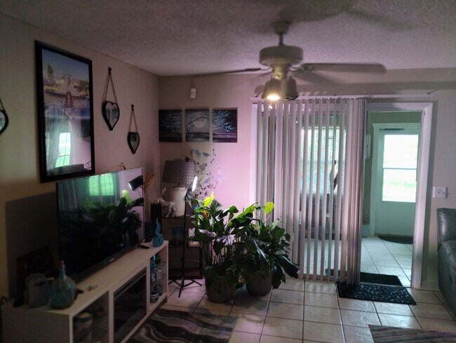 D/R - 2213 Waterleaf St