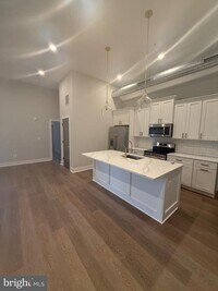 Building Photo - 5830 Henry Ave